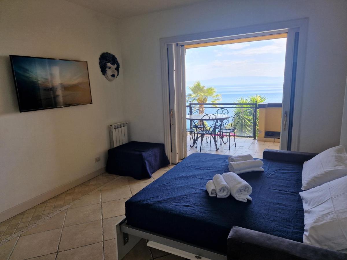 Bella Vista In Center With Pool By Holidays Apartment *