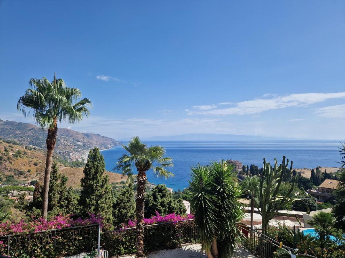 Bella Vista In Center With Pool By Holidays