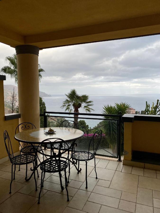 Bella Vista In Center With Pool By Holidays *