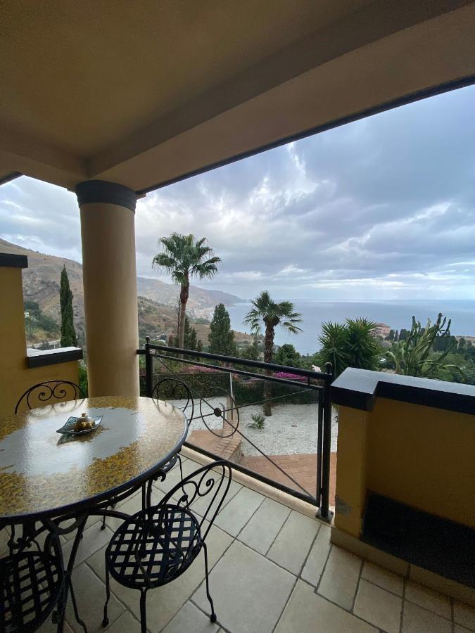 Bella Vista In Center With Pool By Holidays Apartment *